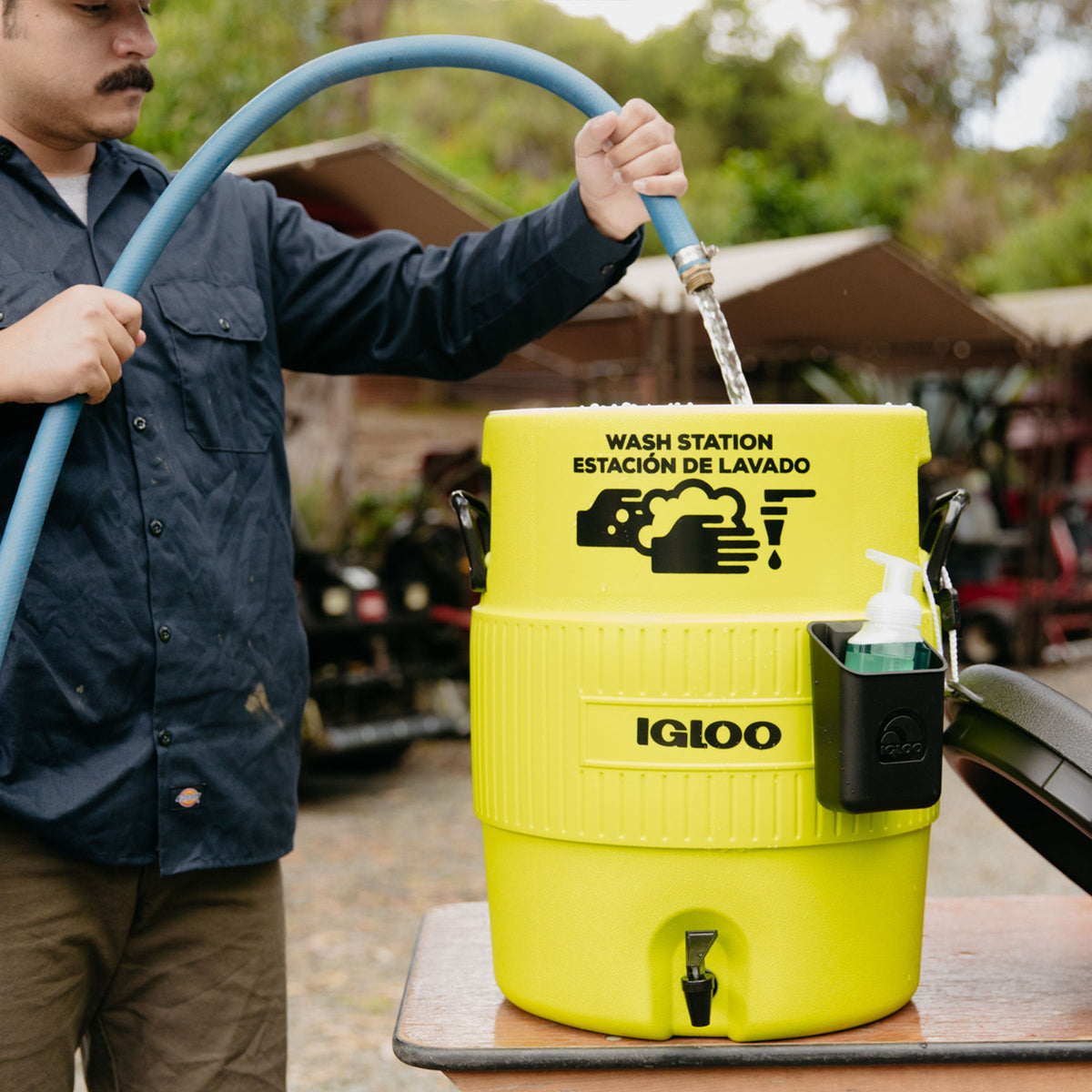 5-gallon-handwash-station-a4 00042260_lifestyle1.jpg