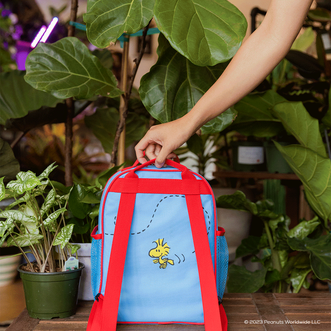 snoopy-mini-convertible-backpack-cooler-x0 Peanuts_Part_2_NATIVE_PDP_Backpack.gif